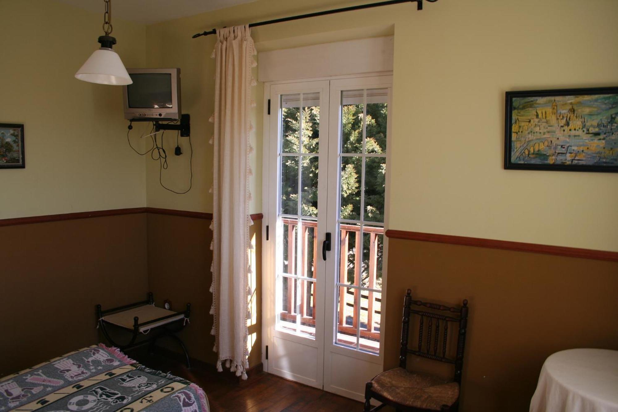 Hoyos del Collado La Casona De Colladoゲストハウス エクステリア 写真