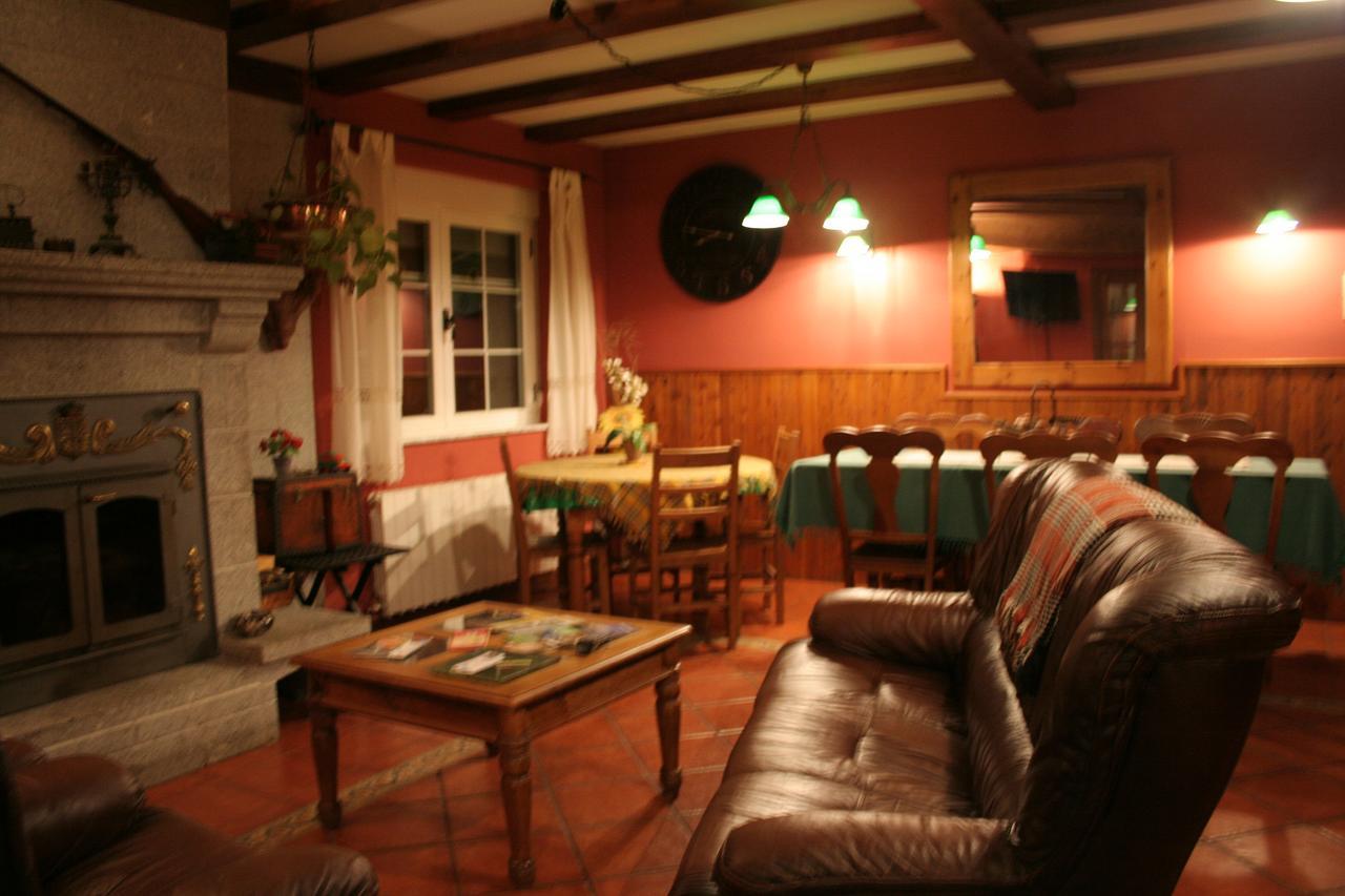 Hoyos del Collado La Casona De Colladoゲストハウス エクステリア 写真